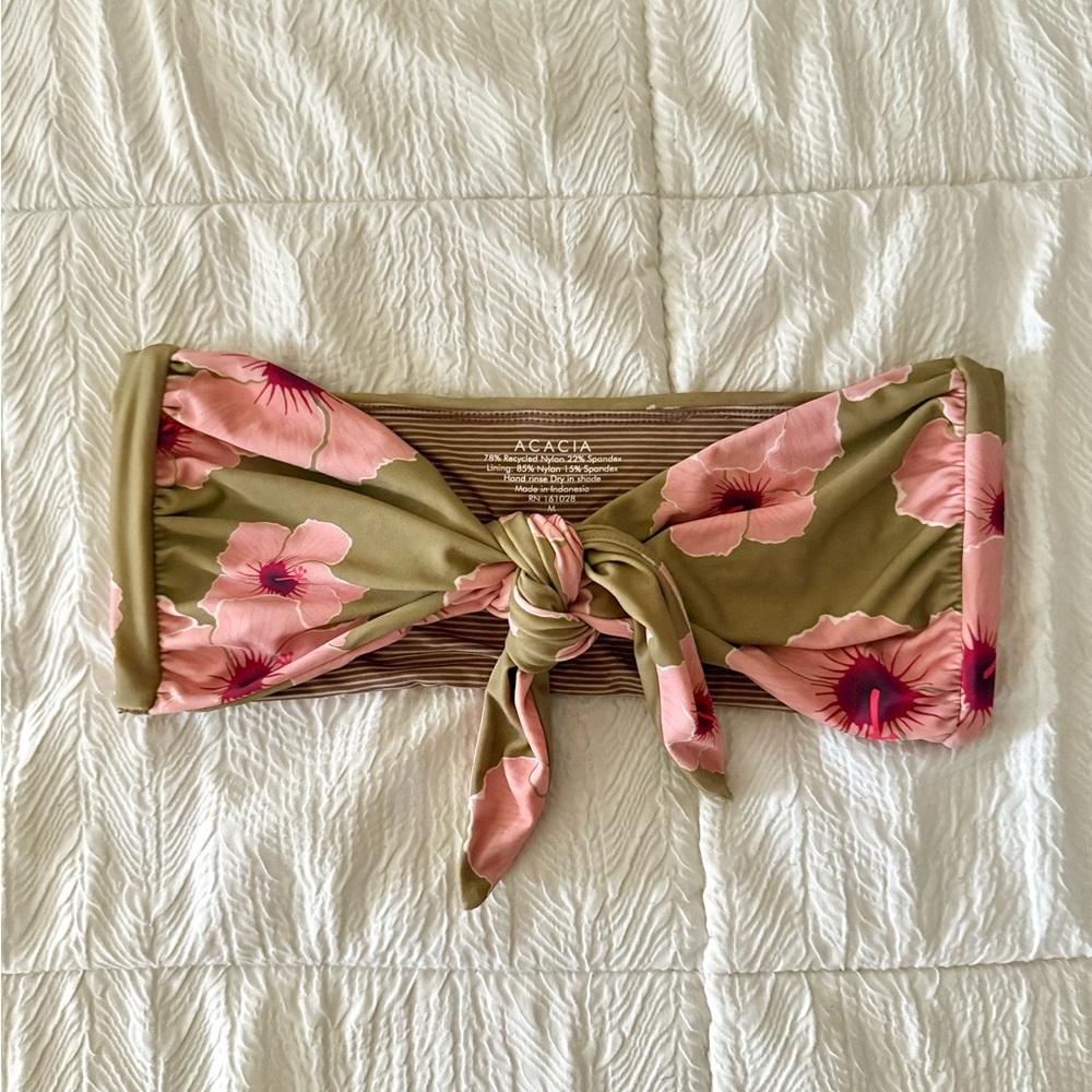 Acacia Floral islet top